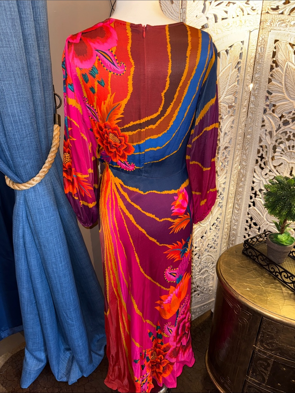 FARM Rio Multicolor Floral Wave Cut out Midi Dress - Picture 10 of 16